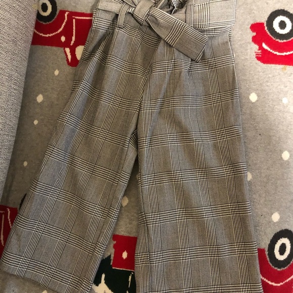 Girls black top and plaid pants - Picture 4 of 5